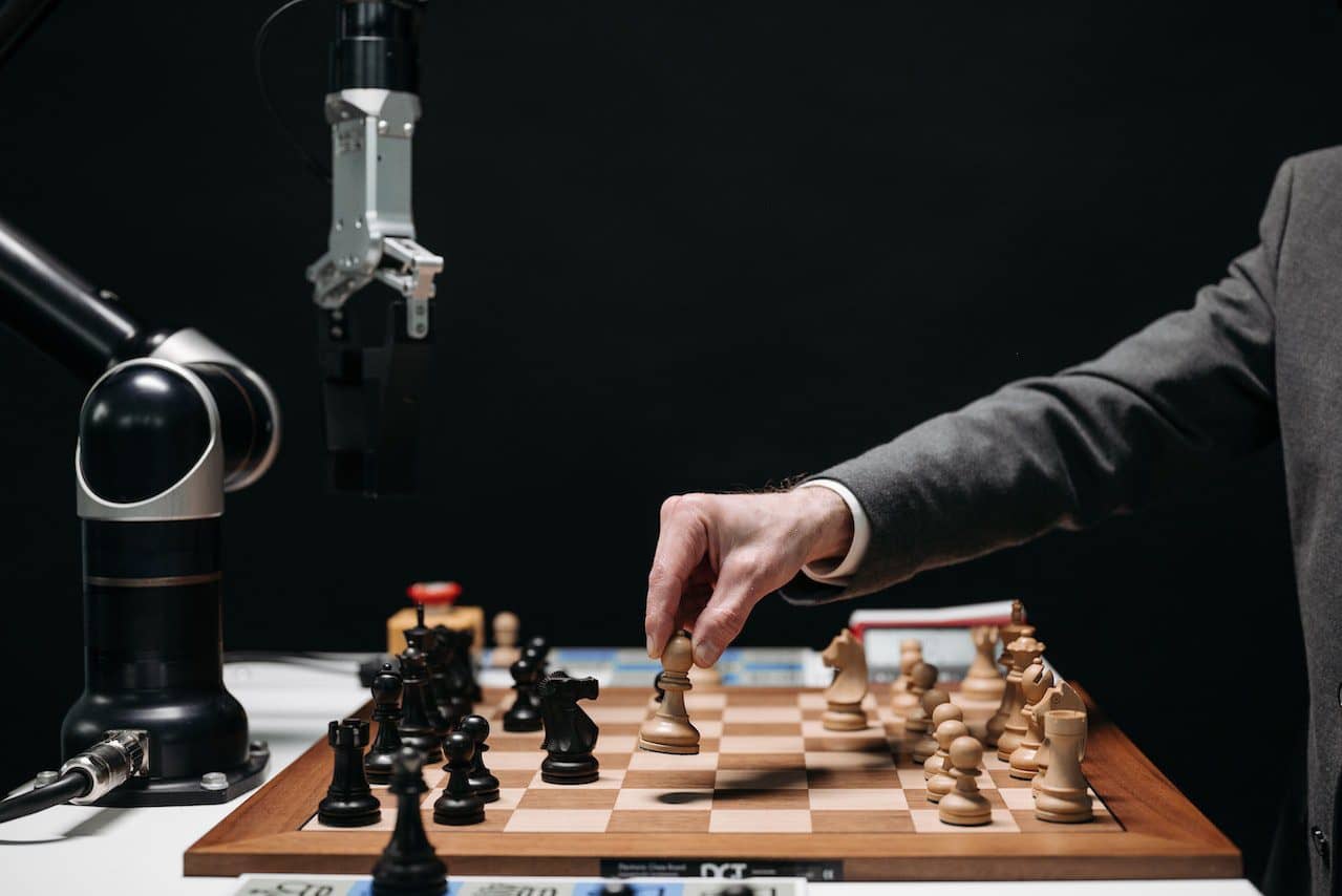 Aún no hemos conseguido desarrollar máquinas que posean el nivel de autoconciencia y capacidad para tomar decisiones informadas. Foto: Pexels.
