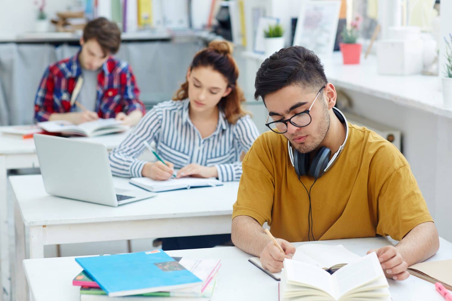 Se puede estudiar dos carreras al mismo tiempo Se puede estudiar dos carreras al mismo tiempo