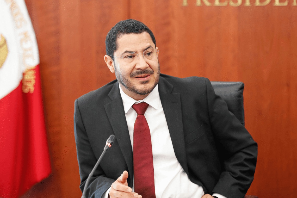 Martí Batres comenzó como funcionario público en el PRD y posteriormente se pasó a Morena. FOTO: Morena