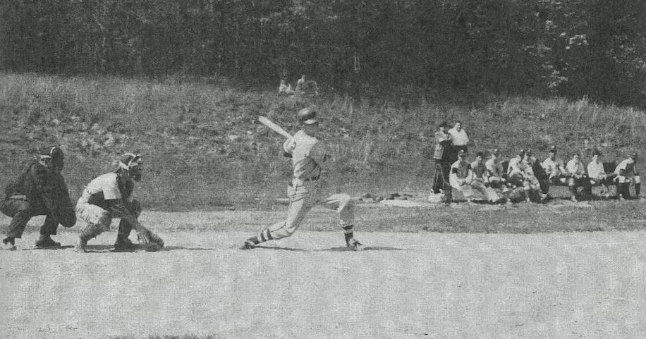 Donald Trump de joven jugando baiseball.
