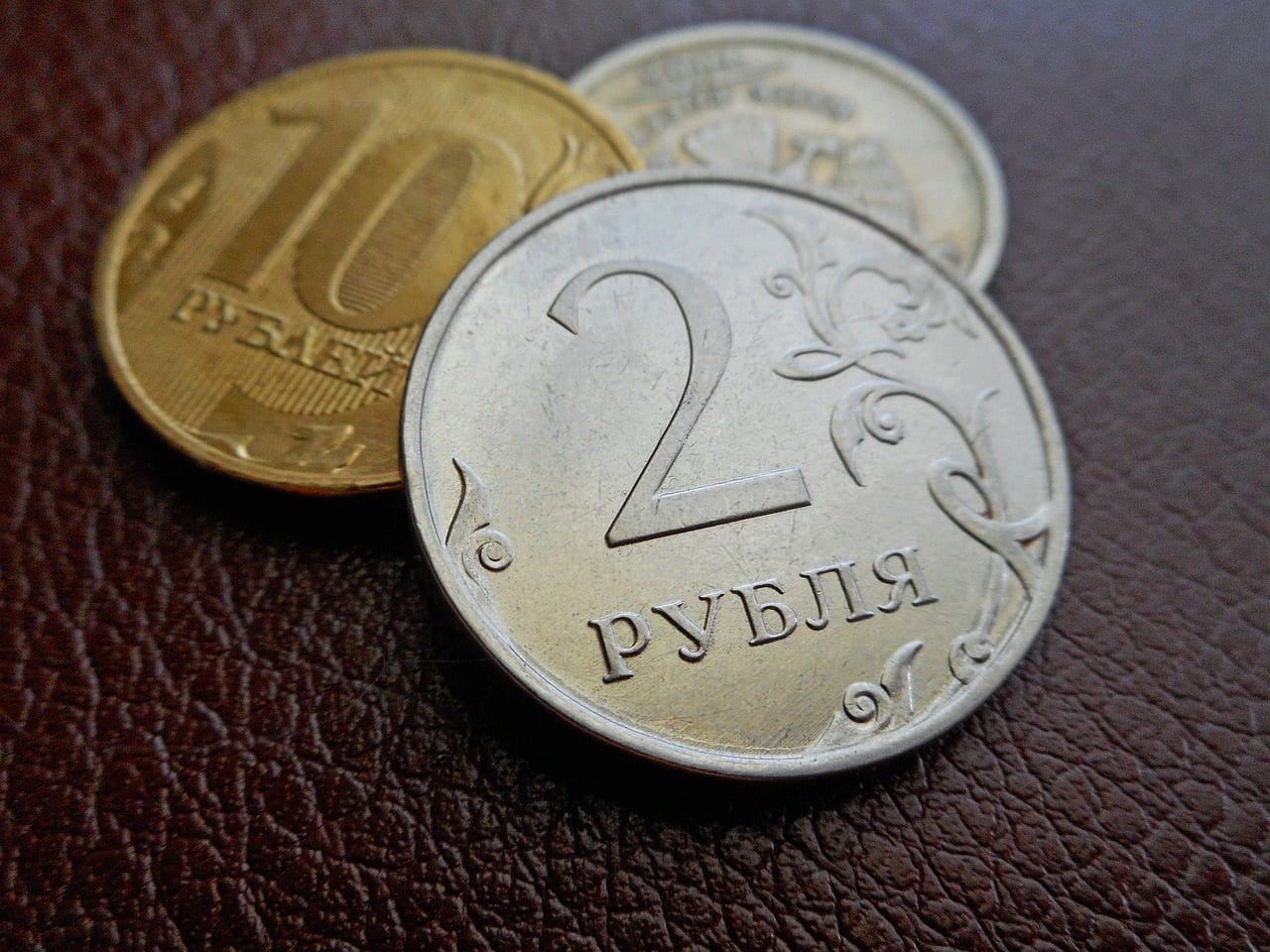 Aislada de Occidente y habiendo perdido cientos de miles de trabajadores a causa de la guerra y la emigración, la economía rusa simplemente no puede producir tanto como Putin quiere. Foto: Pixabay.