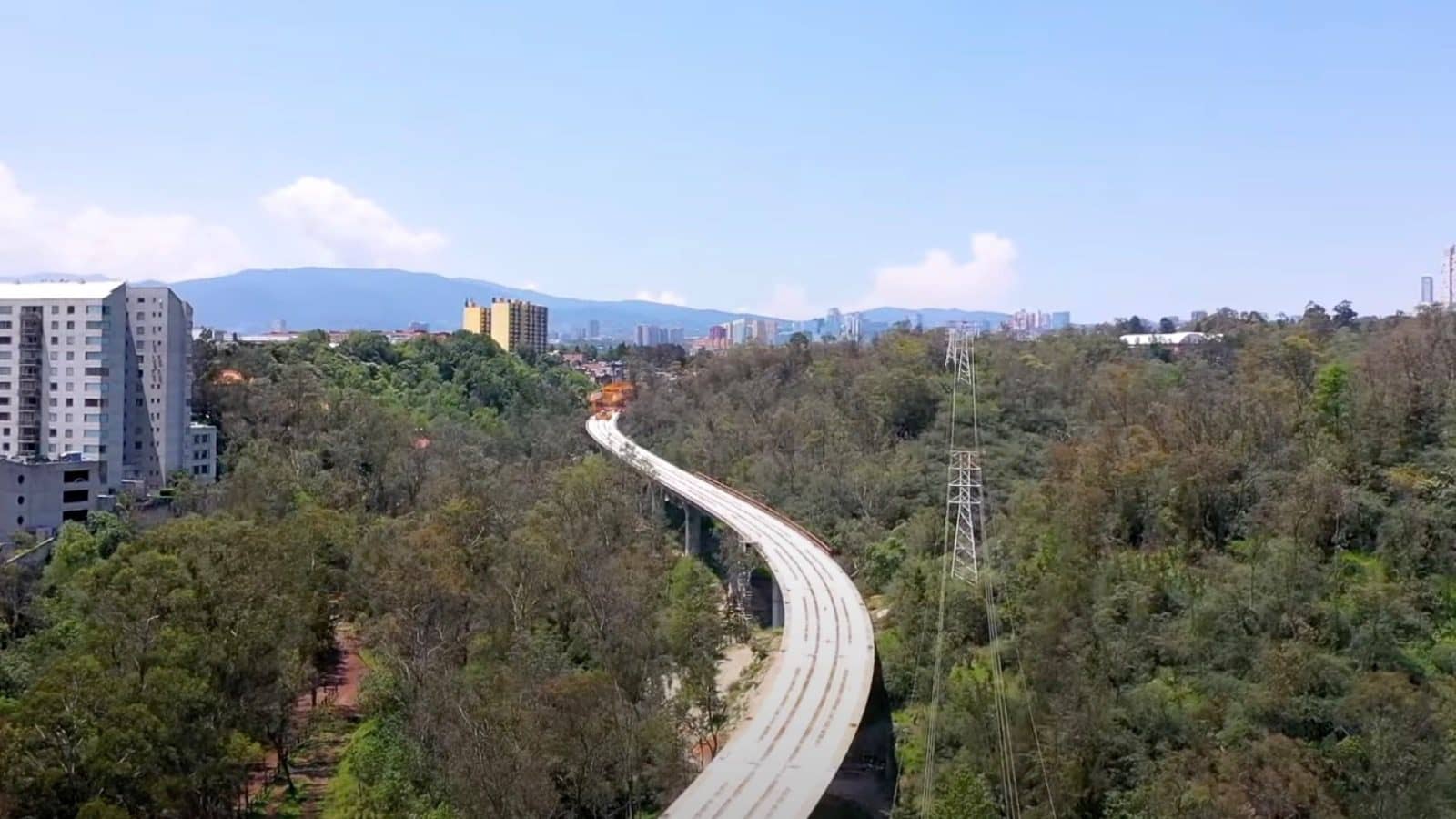 Tren interurbano México-Toluca.
