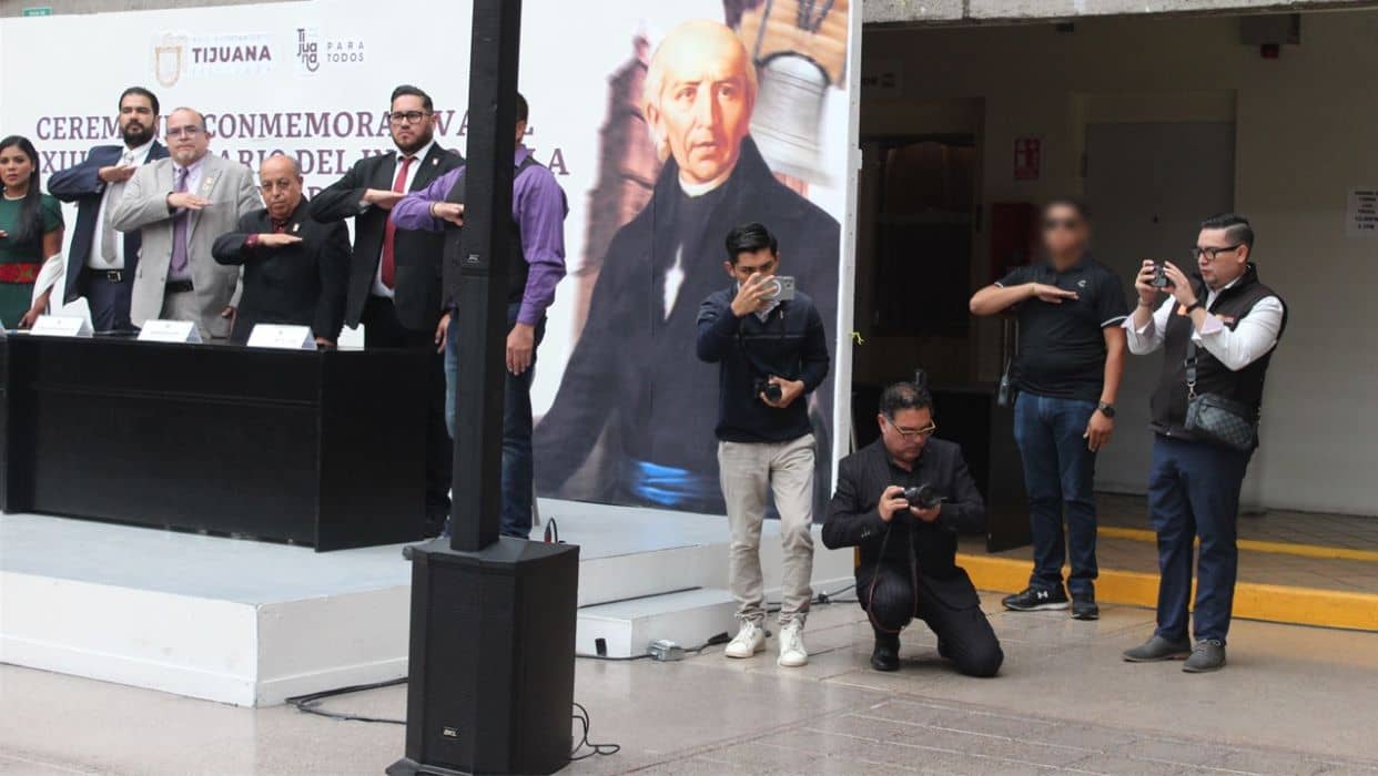 Los policías que realizan trabajos de custodia, en general visten de civiles y acompañan en todo momento a los funcionarios públicos.Crédito: Juan Carlos Frausto 