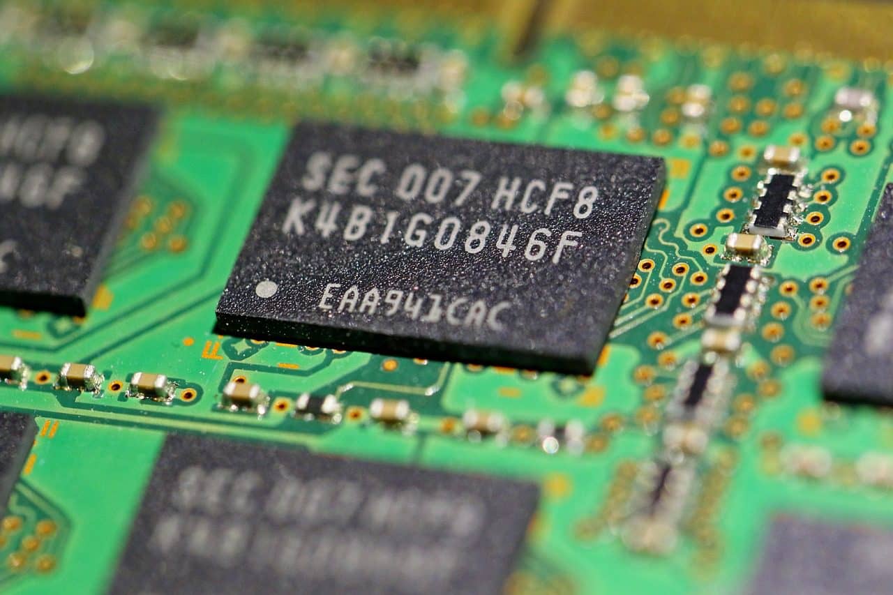 Para protegerse, Taiwán -que ya es líder mundial en la cadena de suministro de semiconductores- debe desarrollar capacidades autóctonas en comunicaciones y tecnologías por satélite. Foto: Pixabay.