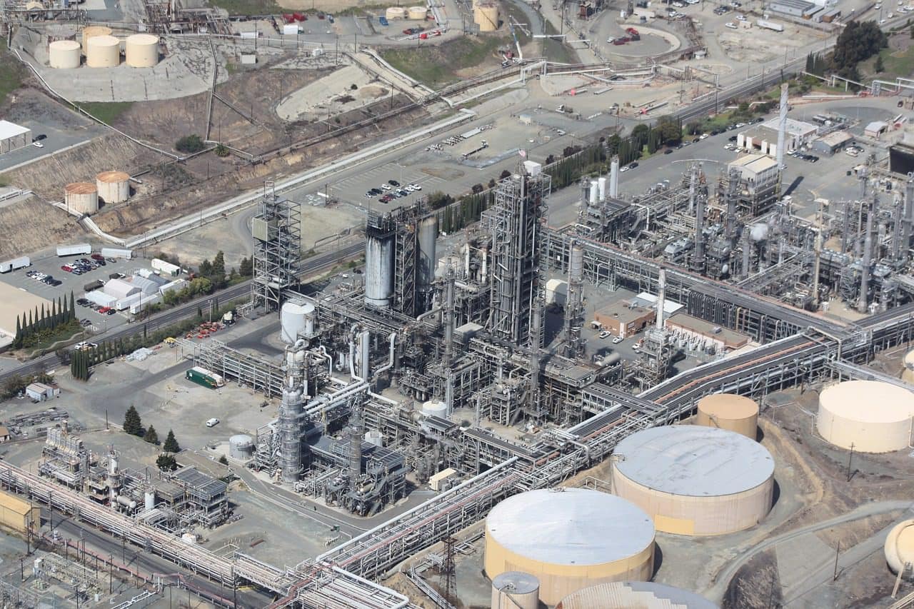 El aumento de los precios mundiales del petróleo (ahora por encima de 90 dólares por barril) desde julio está proporcionando nuevos ingresos para el esfuerzo bélico de Rusia y un mayor impulso psicológico para el Kremlin. Foto: Pixabay.