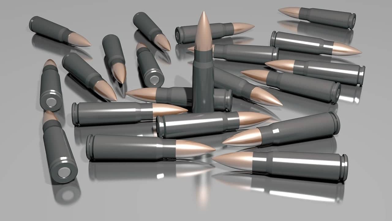 Cuando se aplica a las armas nucleares, la IA añade otra capa de riesgo a un nivel de peligro ya inaceptable. Es fundamental que los formuladores de políticas y el público reconozcan esto y luchen no solo para evitar la aplicación de la IA a las armas nucleares, sino también para eliminarlas por completo. Foto: Pixabay.