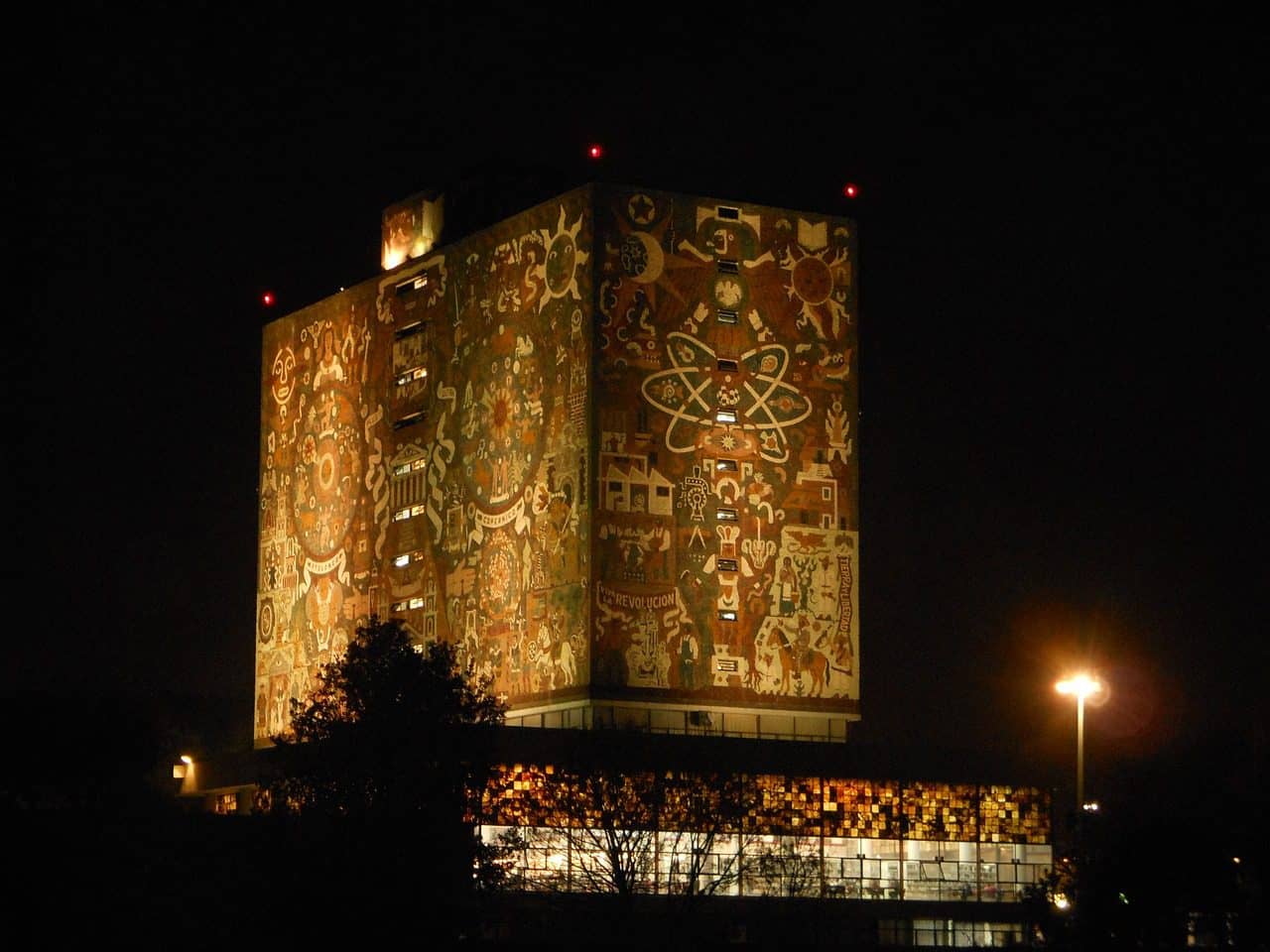 La UNAM son varias universidades y es fácil observarlo al caminar por CU principalmente. Foto: Pixabay.