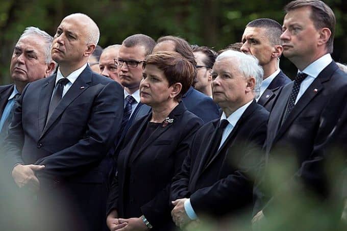 Tan recientemente como esta semana, Kaczyński  se quejó de que la Unión Europea buscaba reemplazar el Estado polaco con un territorio donde residen los polacos pero que está gobernado por Bruselas o, en última instancia, Berlín. Foto: Wikimedia.