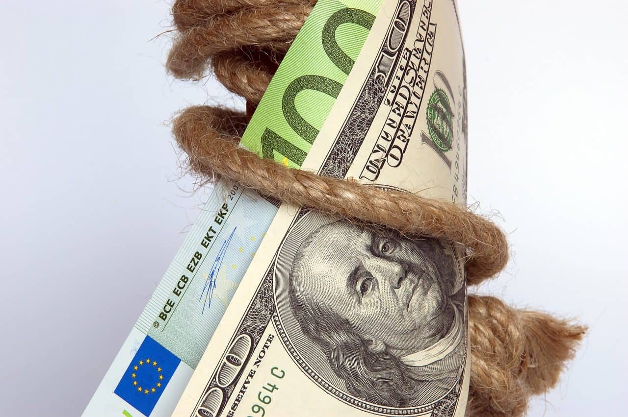 Se debe proporcionar alguna forma de alivio a los países con alto riesgo de sobreendeudamiento (un grupo que incluye al menos un tercio de las economías en desarrollo). Foto: Pixabay.