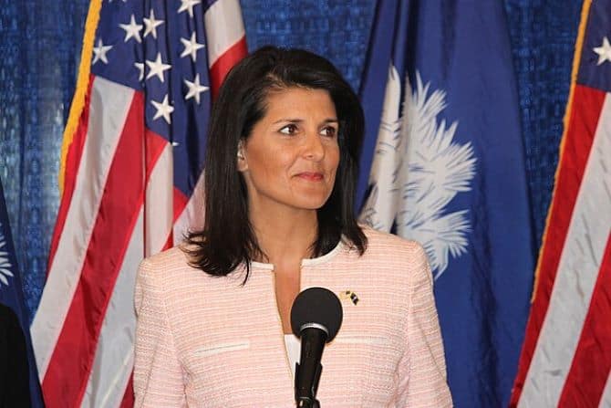 En lugar de tratar a Nikki Haley como una adversaria digna en lo que la teórica política Nancy Rosenblum llama una “rivalidad regulada” democrática, Trump le negó cualquier posición en el partido.  Foto: Wikimedia.