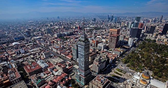 Nadie debería cantar victoria antes de tiempo y mucho menos confiarse. La única batalla que cuenta en la disputa por la CDMX es la del 2 de junio de 2024. Foto: Wikimedia.