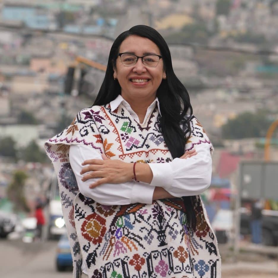 azucena cisneros coss biografia 1