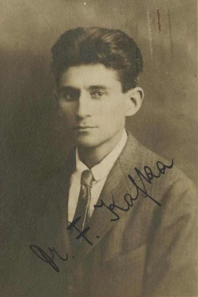 El 3 de junio de 1924 murió el escritor checo Franz Kafka, a los 41 años de edad, víctima de una tuberculosis pulmonar —diagnosticada desde su temprana juventud— y sin que el mundo descubriera sus extraordinarias dotes literarias. Foto: Wikimedia.