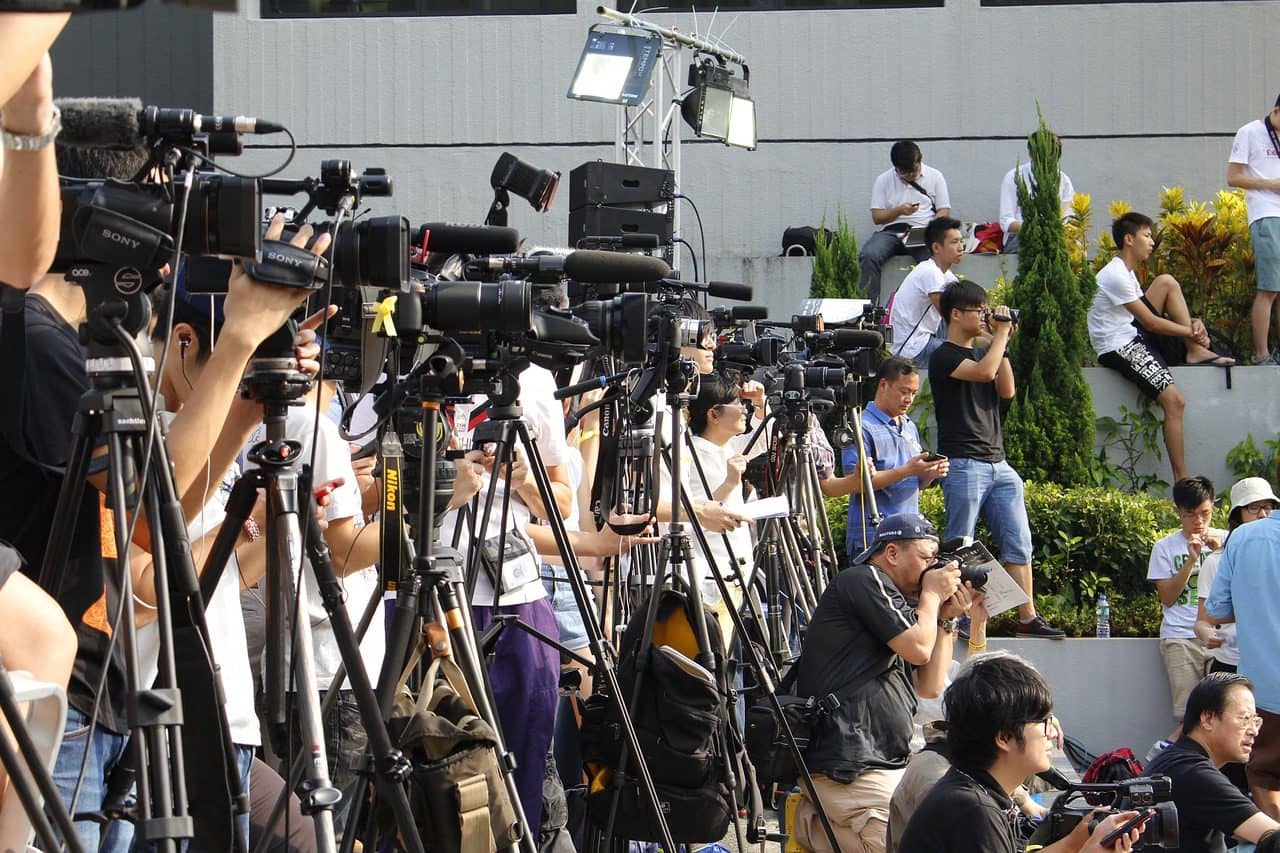 Los periodistas que huyen de regímenes represivos también enfrentan multitud de retos en los países que los reciben. Foto: Pixabay.