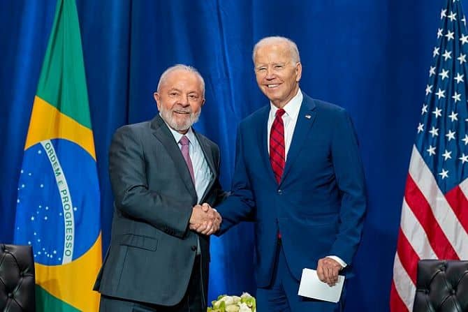 El presidente brasileño Luiz Inácio Lula da Silva ha llamado a Maduro, su aliado desde hace mucho tiempo, a realizar una elección justa, señalando su compromiso con la democracia en la región. Foto: Wikimedia.