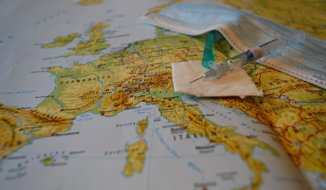 La soberanía vacunatoria implica ayudar a los países a adueñarse de sus estrategias nacionales y darles medios para acceder a las vacunas que necesitan. Foto: Pixabay.