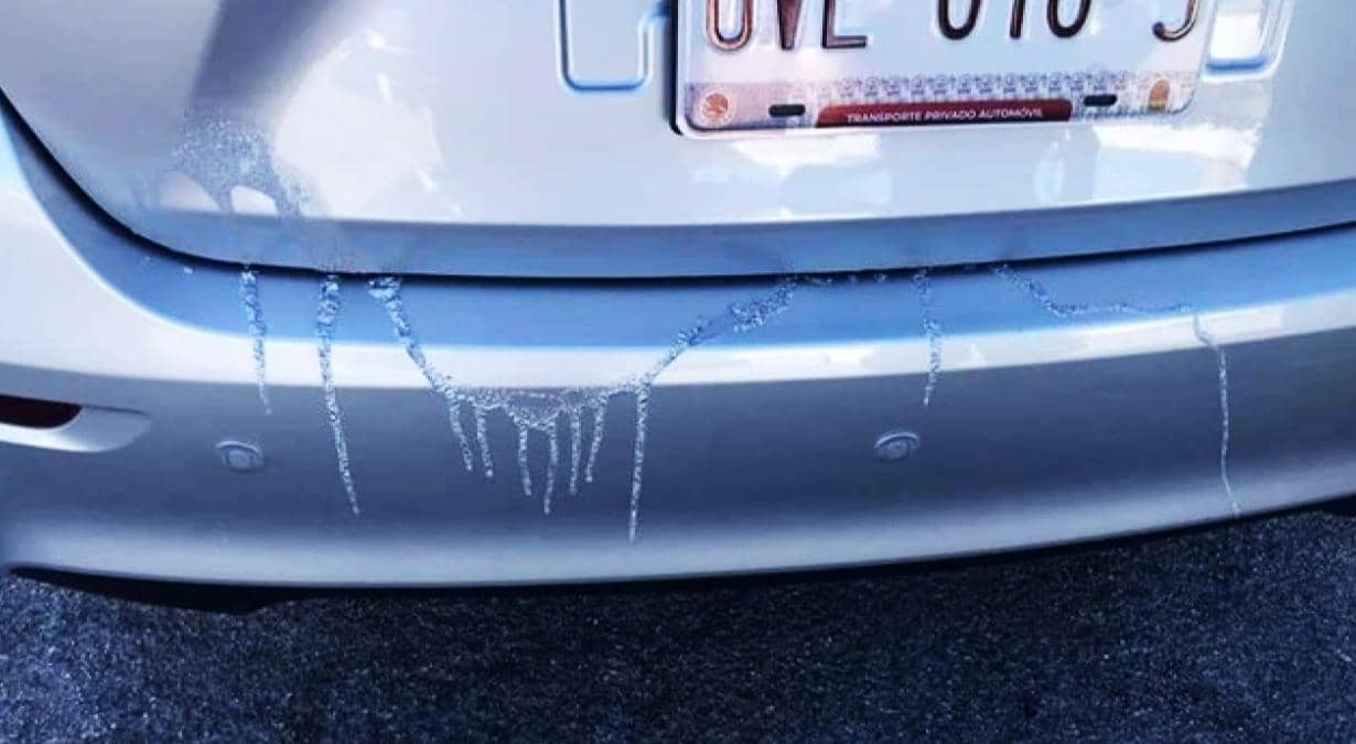ataque-auto-acido-taxista-Uber-Cancún