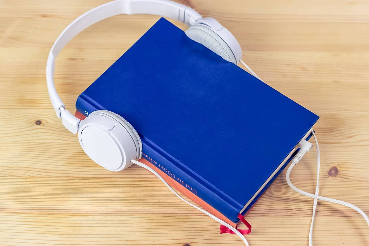 Estas son las plataformas donde puedes escuchar libros gratis | Foto: Pexels