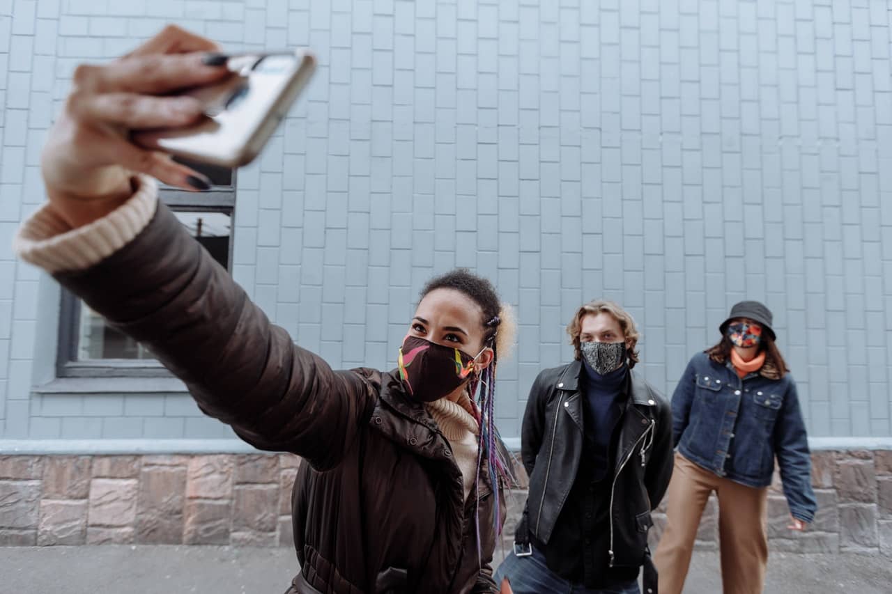 Cuando los líderes políticos publicitan tratamientos para la COVID-19 cuya eficacia no ha sido demostrada aprovechan esta tendencia polarizadora | Foto: Pexels