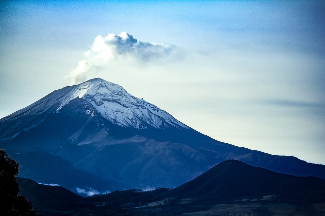 Una de las opciones para visitar el volcán Popocatépetl es durante la época de invierno I Foto: Pixabay