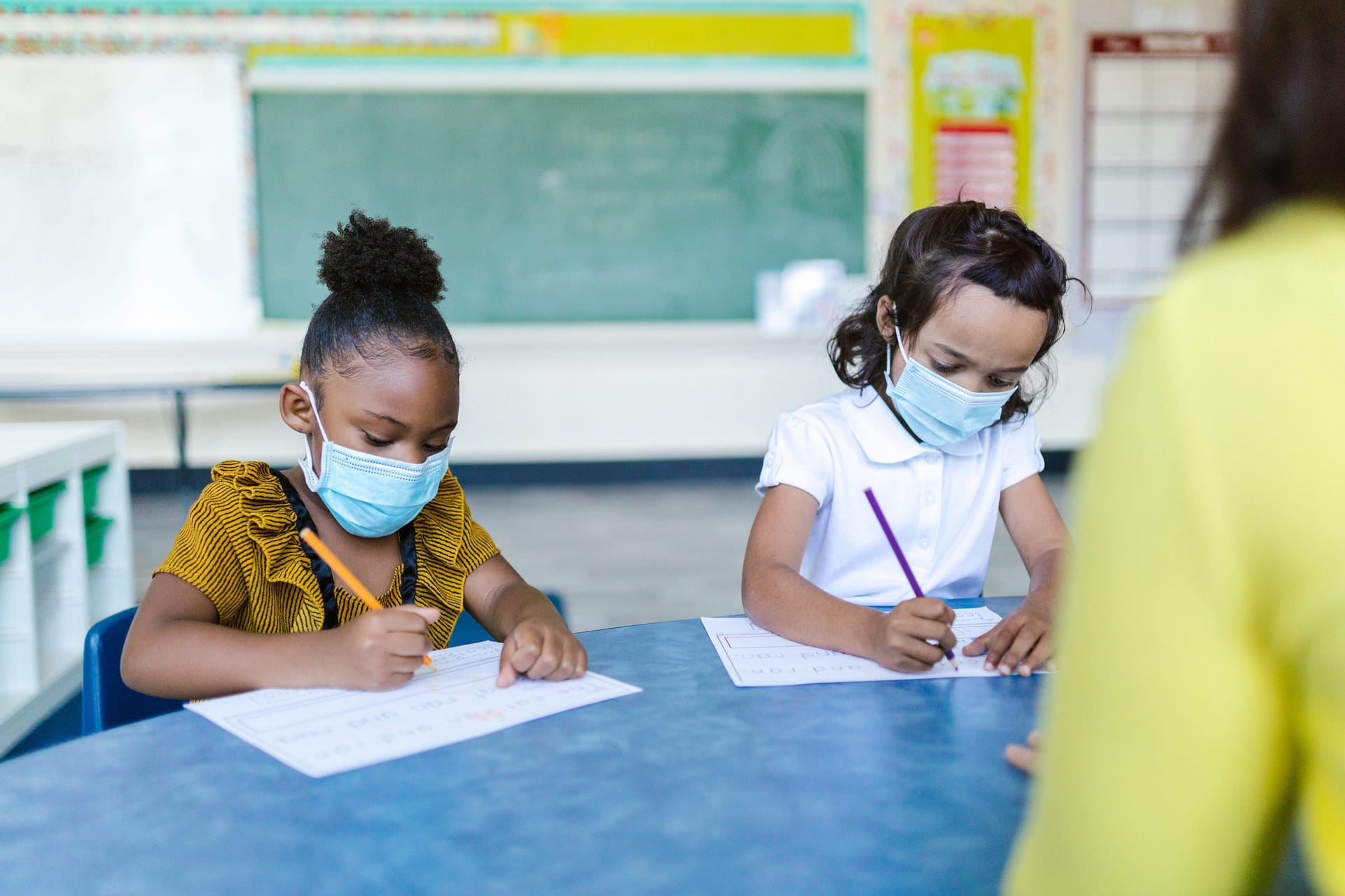 Estas medidas de prevención aplican en la escuela y otros lugares donde no sea la casa | Foto: Pexels