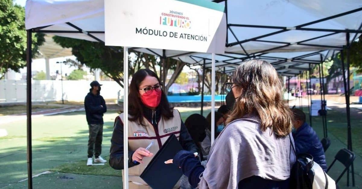 jóvenes construyendo el futuro