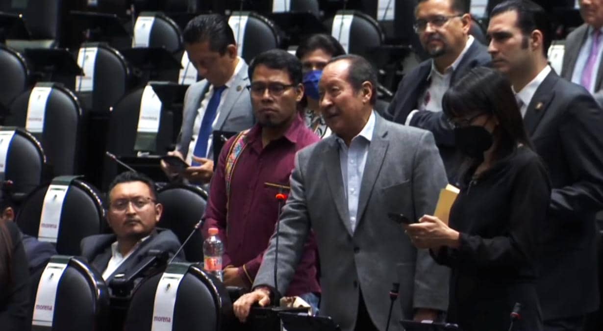 Corre-Morena-a-cabildero-que-daba órdenes-diputada-Edna-Díaz-Reforma eléctrica