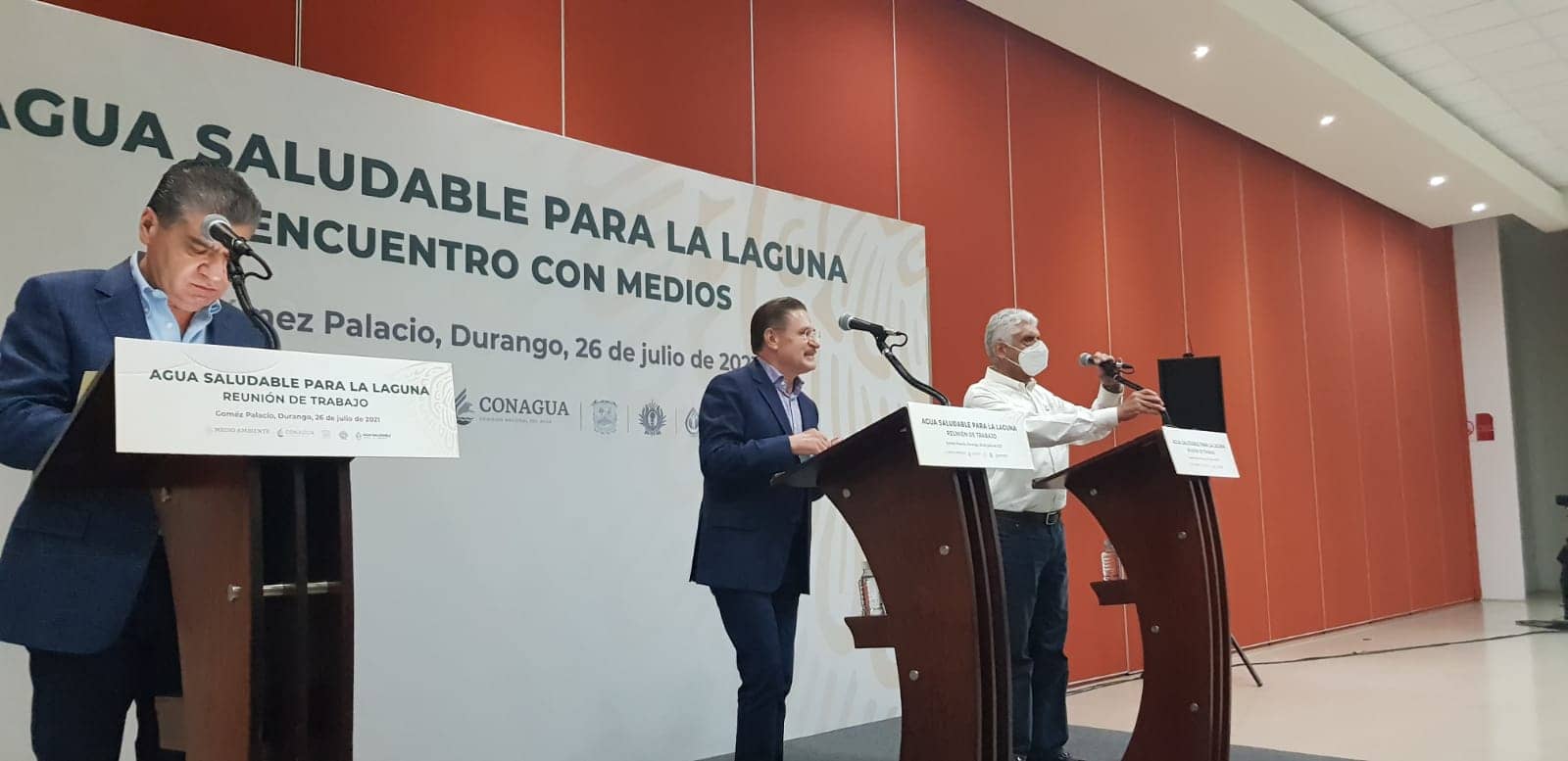 Rueda de prensa en la que  director de la Conagua reconoció que solo hay tres inspectores para alrededor de 2 mil 600 pozos. Crédito: Liliana Rincón