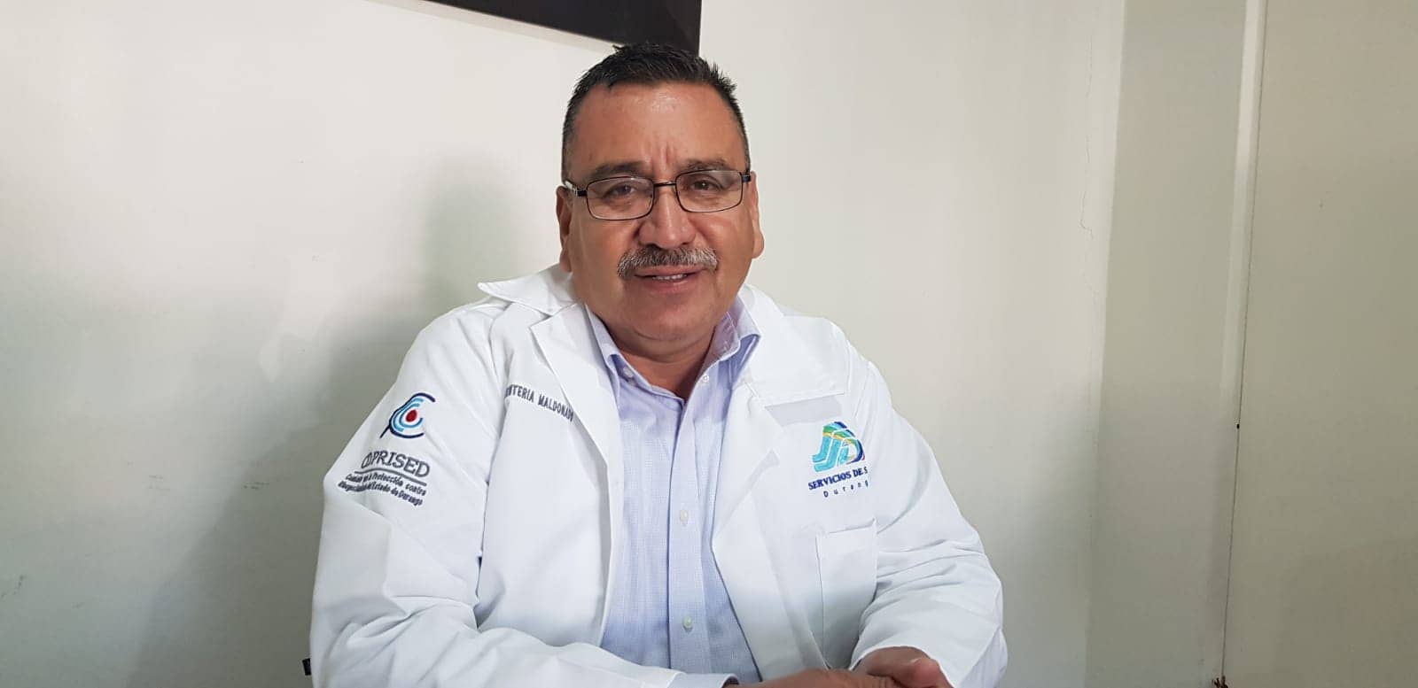 Jesús Rentería, jefe de Coprised, alerta sobre lagunas de oxidación que van a dar al Río Nazas. Crédito: Liliana Rincón