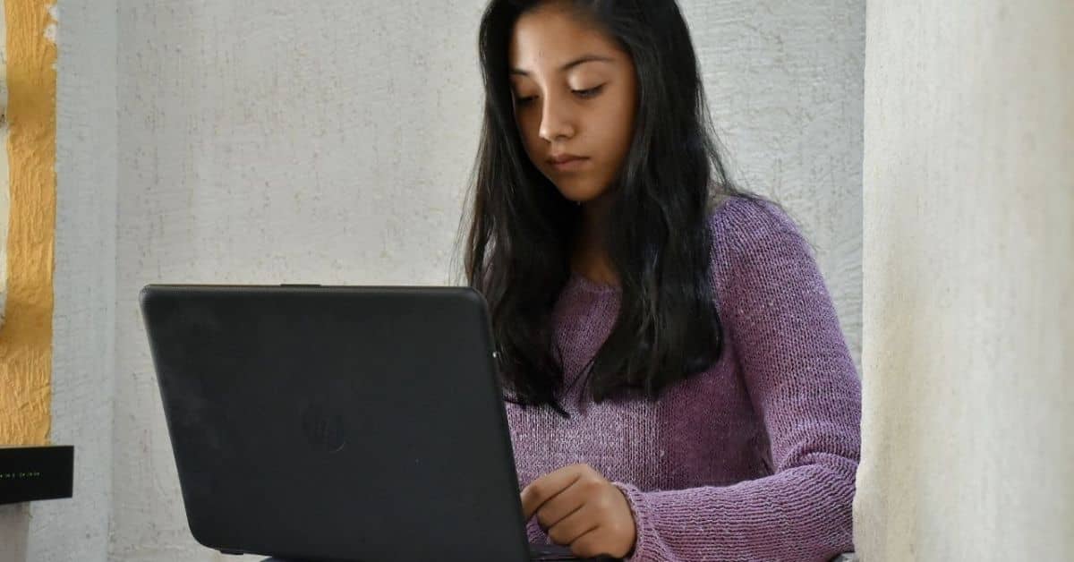 jóvenes escribiendo el futuro