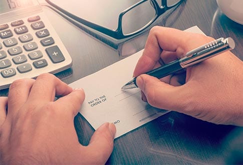 Está permitido que el SAT tenga acceso a tus cuentas bancarias sin alguna autorización judicial | Foto: SAT
