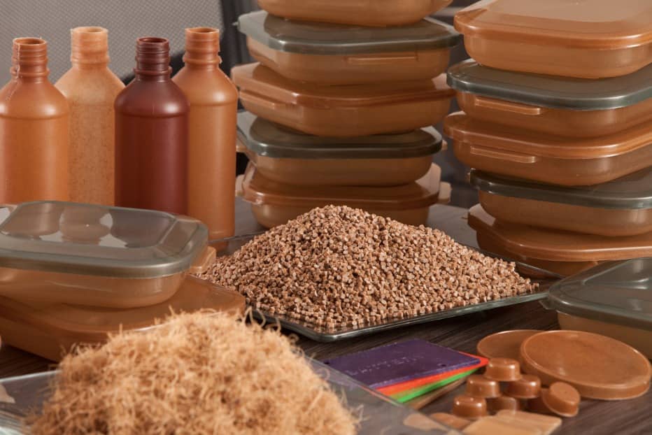 Bio Solutions es la primera empresa que utiliza el bagazo del agave para hacer plástico. 