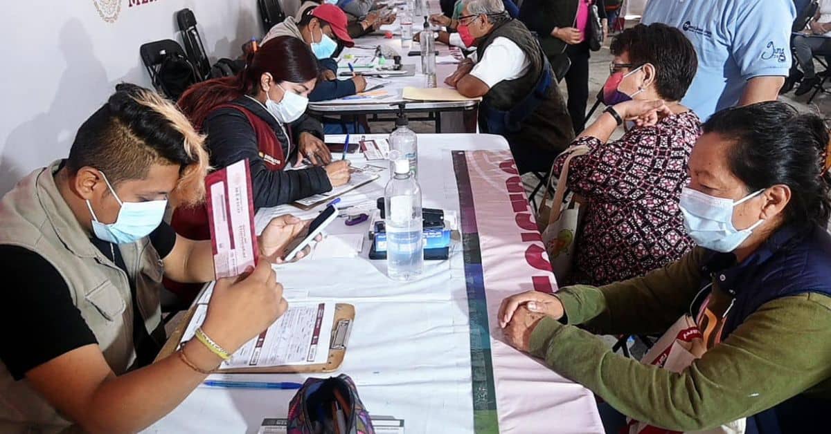 edad pensión bienestar adultos mayores 2022